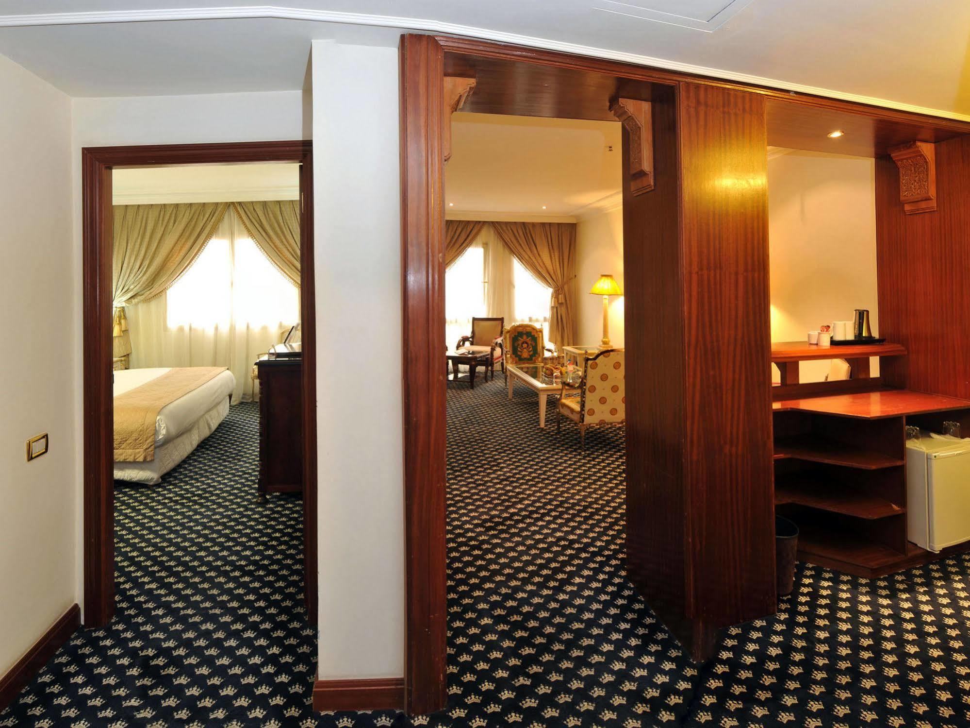 מלון Ramada By Wyndham פס מראה חיצוני תמונה